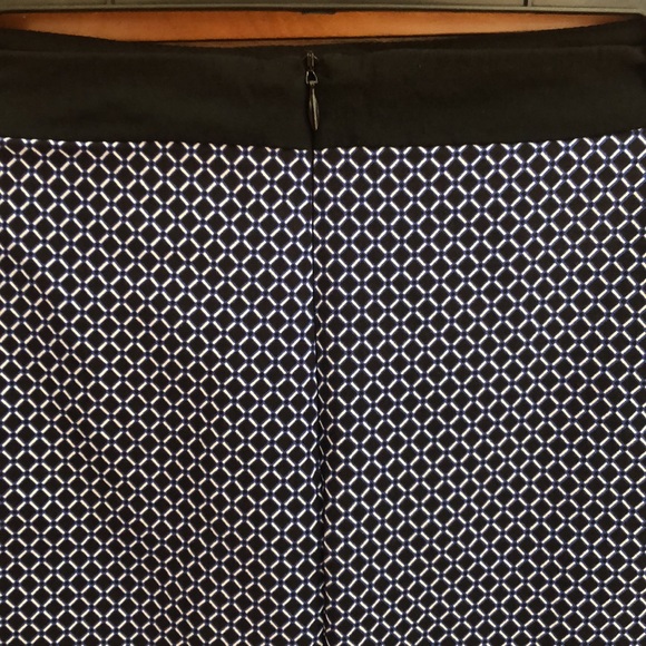 ⭐️ Margaret M Navy and White Pencil Skirt - Picture 4 of 5